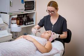 What To Expect When Visiting a Dermatologist